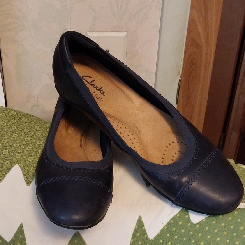 Clarks Women’s Navy Leather Ballet Flats